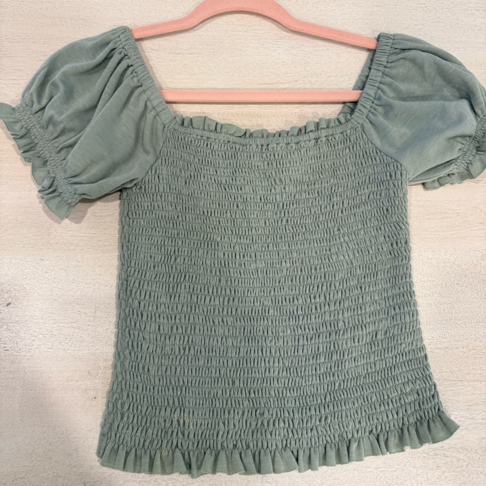 American Threads green ruffle top with puffed sleeves - Size Small